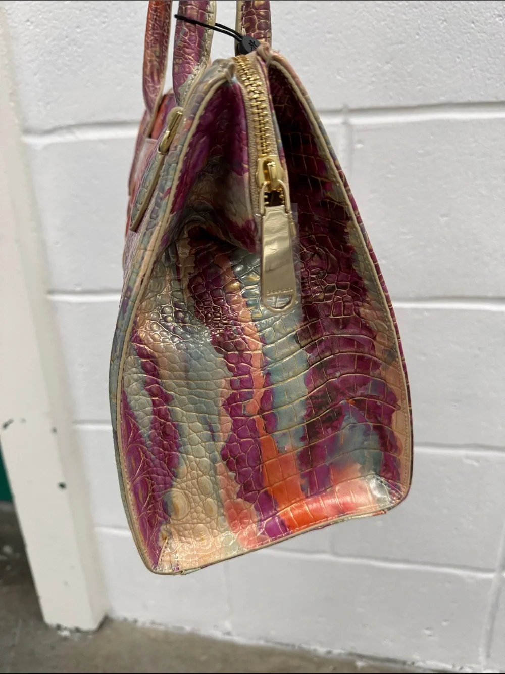 Brahmin effect across leather